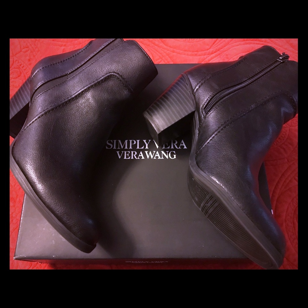 Women’s Black Boots Size 8 Vera Wang